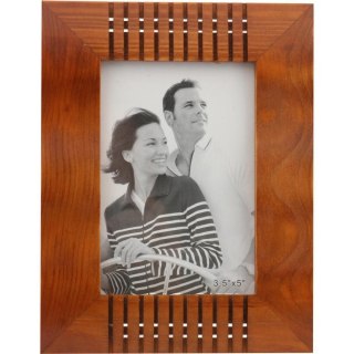 Drewniana stojąca falowana ramka na zdjęcie w kolorze brązowym żłobiona 14 x 17,7 cm